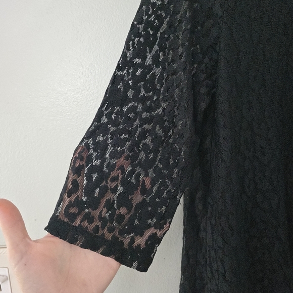 Chico's Women's Black Lace Cheetah Animal Print Blouse Tunic Top size 1 Medium - Picture 5 of 10